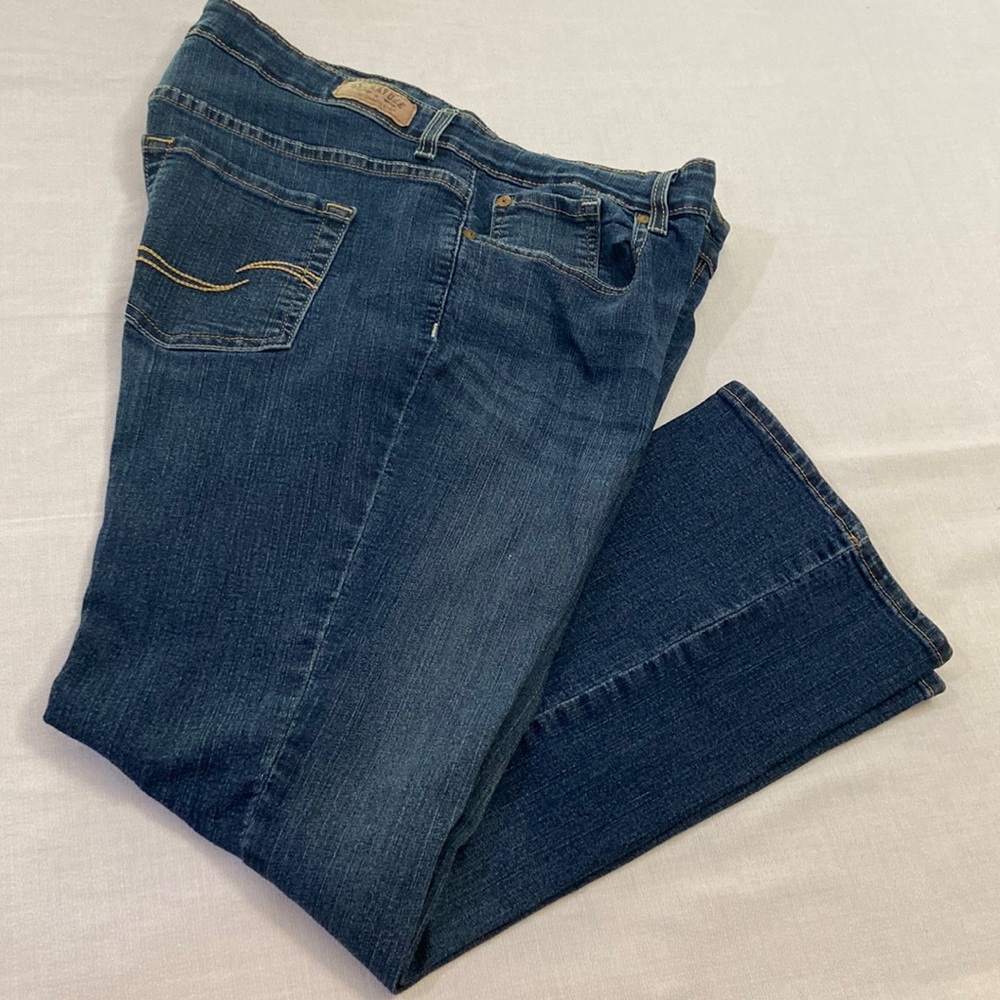 Levi Signature Womens Modern Bootcut Stretch Denim Jeans - Size 18